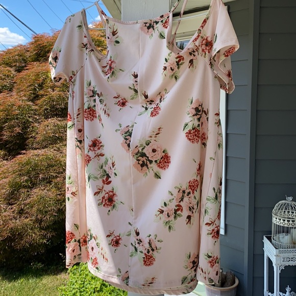 Juniper Ln Maternity shoulder-less shirt, size L. - Picture 3 of 4